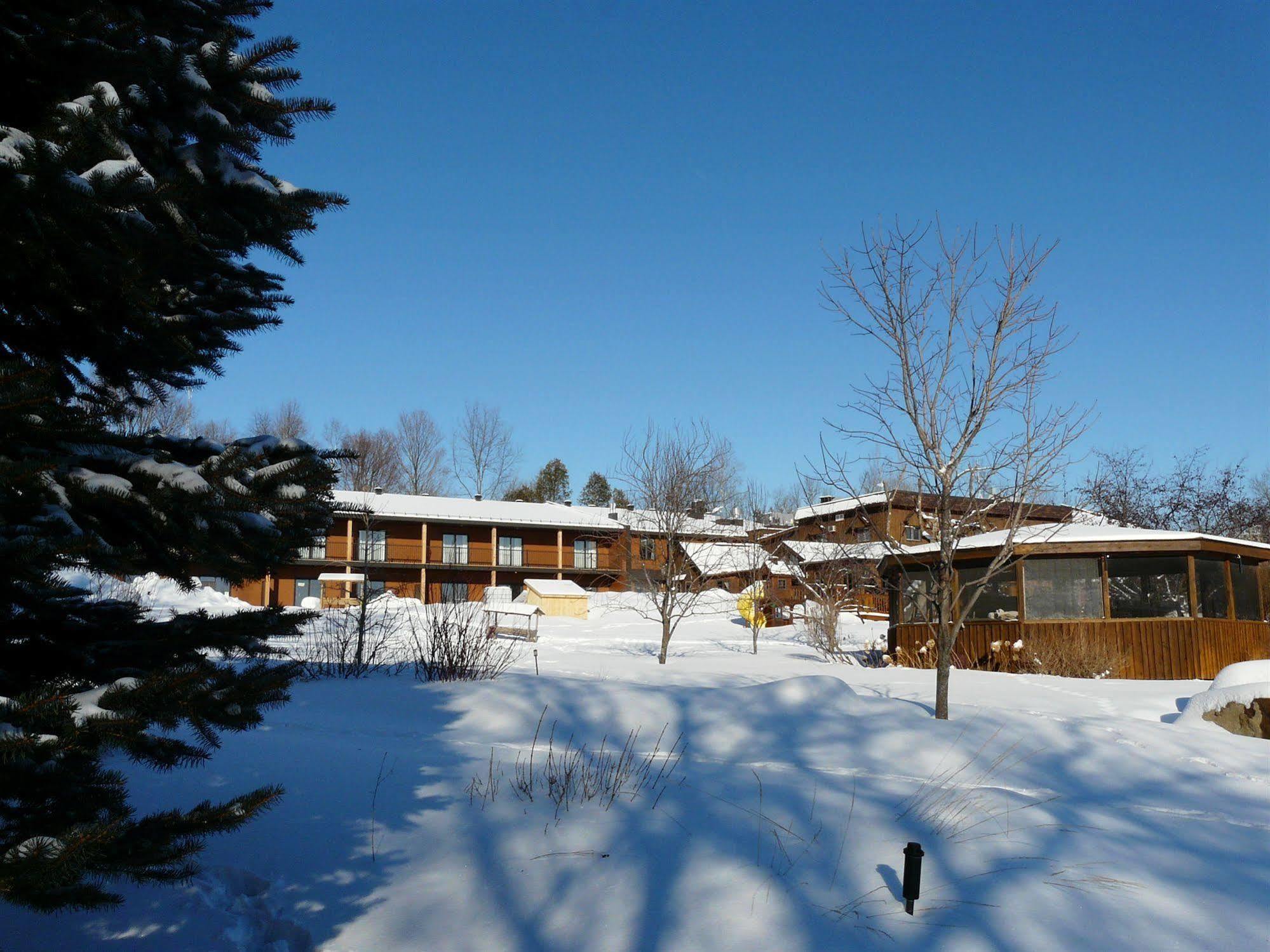 Auberge Des Gallant Rigaud Eksteriør billede